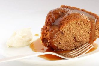 Καραμελωμένο κέικ με χουρμάδες