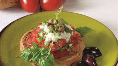 Κρητικός ντάκος με αρωματικά