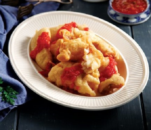 Μπακαλιάρος τηγανητός με σος τζίντζερ – ντομάτα