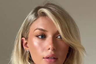 Το ρουζ κάτω από τα μάτια είναι το χαριτωμένο makeup trend που θα αγαπήσεις αυτό το φθινόπωρο