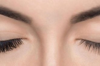 Το tip για να φαίνονται οι βλεφαρίδες μας πιο πυκνές και πλούσιες