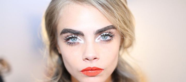 Το απόλυτο trick στην εφαρμογή της μάσκαρας για βλεφαρίδες με όγκο