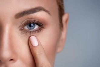 Πώς θα κάνεις τα μάτια σου να δείχνουν μεγαλύτερα σε 6 βήματα