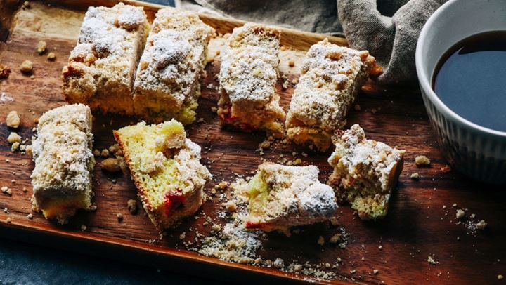 Λαχταριστό κέικ κανέλα με τζίντζερ και σταφίδες