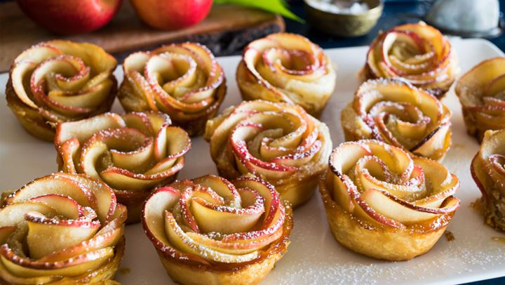Μηλοπιτάκια σε σχήμα τριαντάφυλλο για να εντυπωσιάσετε τους καλεσμένους σας!