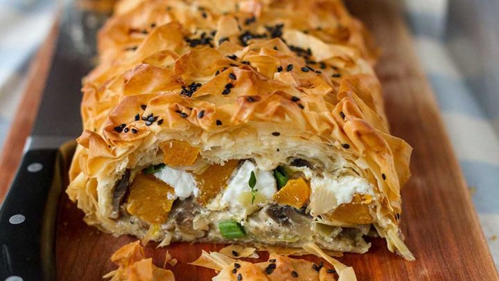 Αλμυρό στρούντελ τυριών και λαχανικών για το γραφείο!