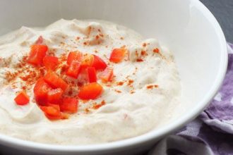 Ντιπ γιαουρτιού με καυτερή πιπεριά για μεξικανικές βραδιές στο σπίτι!