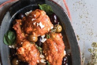 Κοτόπουλο με ελιές και φέτα