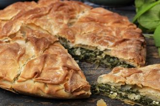 Σπανακόπιτα με χειροποίητο φύλλο