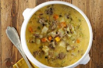 Κρεατόσουπα με σελινόριζα αβγολέμονο