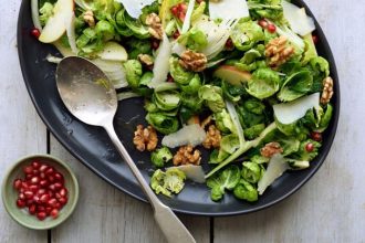 Λαχταριστή σαλάτα με καρύδια και παρμεζάνα