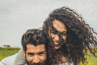 Η λέξη που απαγορεύεται να πεις στο σύντροφό σου πάνω σε καυγά