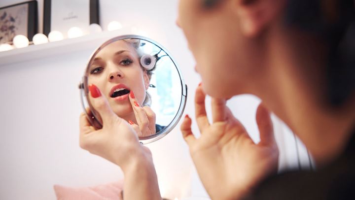 Πώς μπορείτε να προσβληθείτε από τον κορονοϊό μέσω των καλλυντικών σας