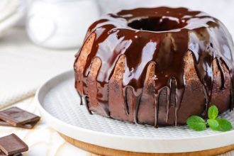 Λαχταριστό γλάσο σοκολάτας για κέικ