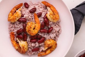 Γαρίδες με ρύζι και κόκκινα φασόλια