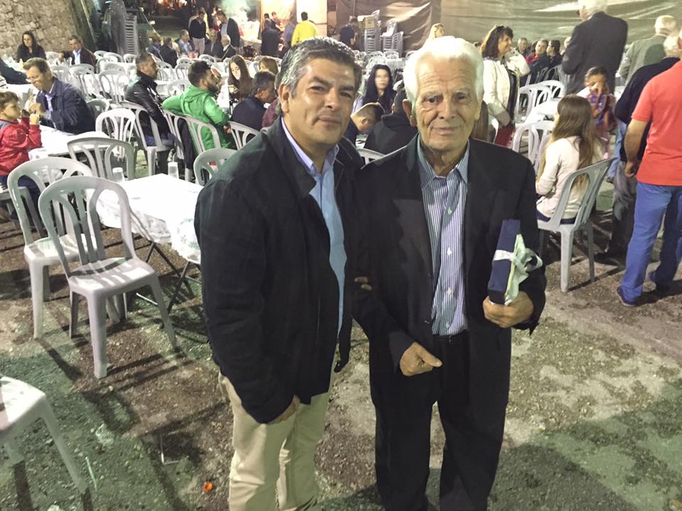 Τίμησαν τον πατέρα, καμάρωνε ο γιός