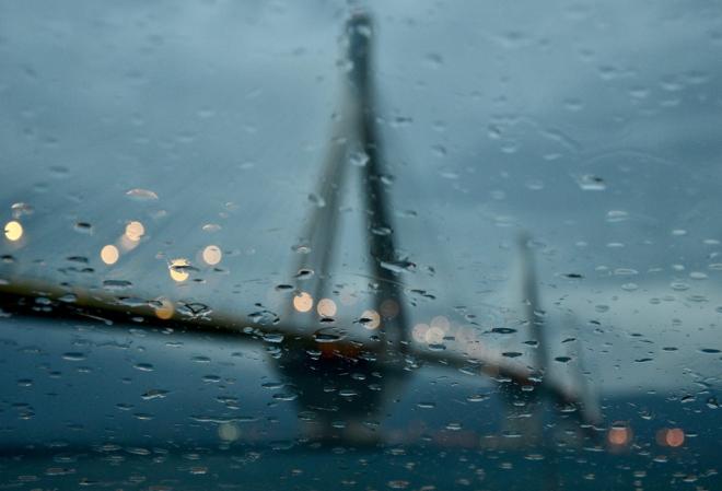 Όταν ο ουρανός... "δακρύζει" πάνω από τη Γέφυρα! - ΔΕΙΤΕ εκπληκτικές ΦΩΤΟΓΡΑΦΙΕΣ