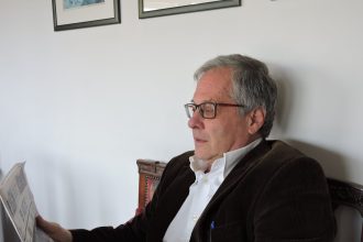 Μυστακοφόρος για ...ένα φεγγάρι ο Κώστας Μάρκου - ΦΩΤΟ