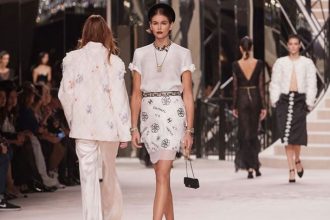 H tiny bag της Chanel είναι το επόμενο «It» αξεσουάρ