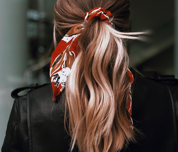 Αυτό είναι το ξανθό χρώμα που πρέπει να ζητήσεις αν θέλεις να γλιτώσεις από τη ρίζα