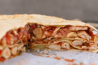 Μεξικάνικες quesadillas με κοτόπουλο & μετσοβόνε