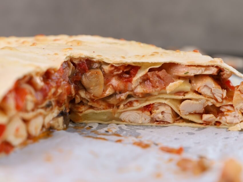 Μεξικάνικες quesadillas με κοτόπουλο & μετσοβόνε