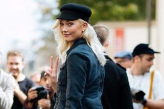 Baker boy hat: Το αξεσουάρ που κάνει εντελώς ξεχωριστό το look σου