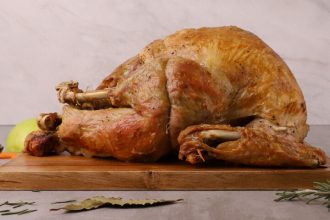 Ψητή γαλοπούλα με σάλτσα γκρέιβι