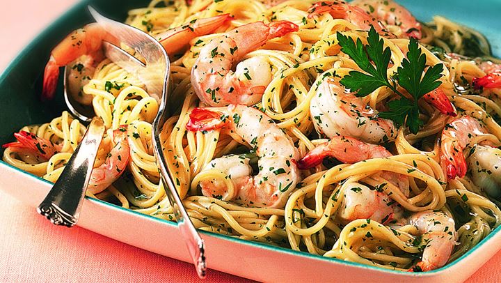 Λαχταριστή γαριδομακαρονάδα με σκόρδο