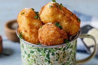 Λαχταριστές πατατοκροκέτες με τυρί!