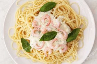 Σπαγγέτι με λευκή σάλτσα κόκκινης πιπεριάς!