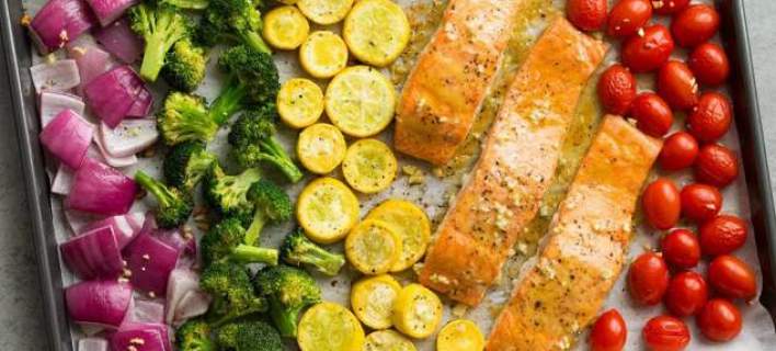 Σολωμός στο φούρνο, με λαχανικά