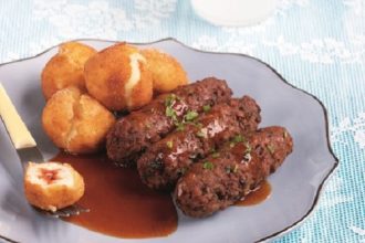 Σουτζουκάκια υπερπαραγωγή με κροκέτες πατάτας