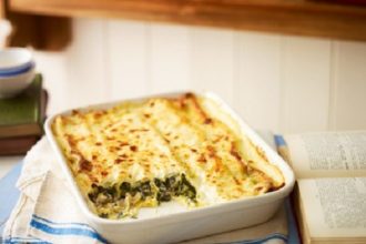 Κανελόνια με γέμιση σπανάκι, μάραθο και φέτα