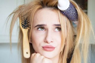 Το κόλπο για να καταλάβετε αν τα μαλλιά σας έχουν φθαρεί