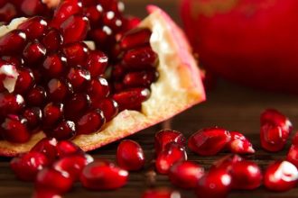 Μάσκα προσώπου για ενυδάτωση και λάμψη με ρόδι