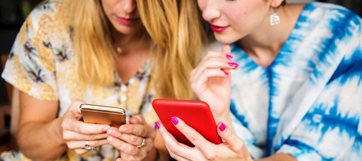 Πώς τα smartphones προκαλούν ρυτίδες στο δέρμα μας