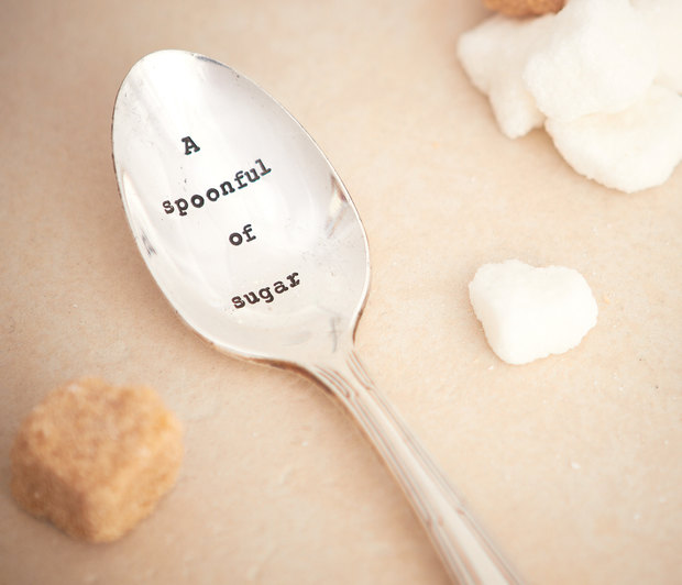 Πριν λουστείς, βάλε μία κουταλιά ζάχαρη στο σαμπουάν σου και θα μας θυμηθείς