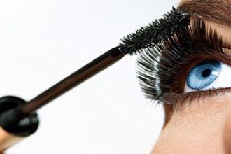 Δες τι να κάνεις αν έχει πήξει η μάσκαρά σου