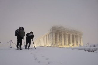Η εκπληκτική φωτογραφία από την χιονισμένη Ακρόπολη