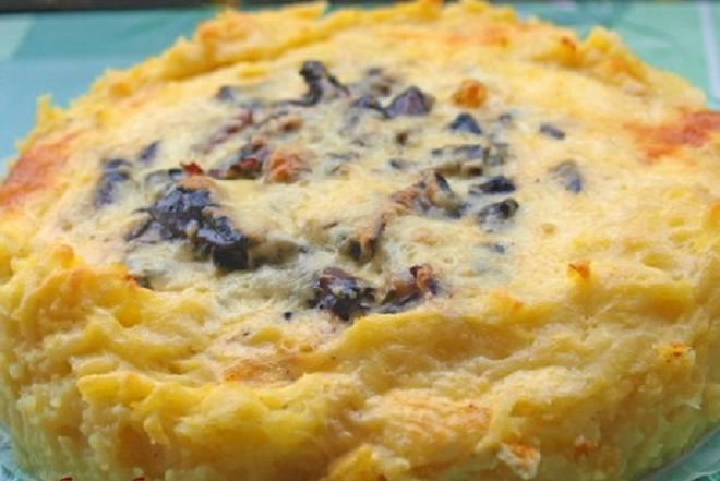 Πανεύκολη "πίτα" με πατάτες και μανιτάρια