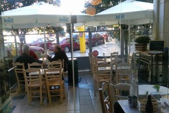 "Πλατεία": Το παραδοσιακό μεζεδοπωλείο που έγινε αγαπημένη μεσημβρινή συνήθεια ΦΩΤΟΓΡΑΦΙΕΣ