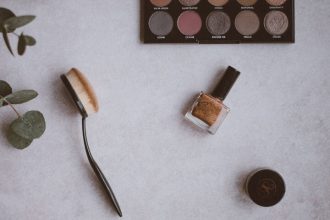 Φτιάξε μόνη σου βερνίκι νυχιών με την παλιά, ξεχασμένη σκιά σου