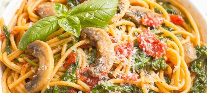 Vegetarian σπαγγέτι μανιτάρια