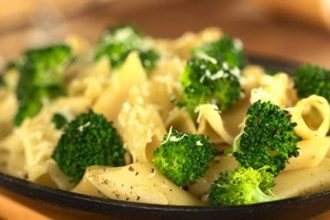 Πένες με μπρόκολο
