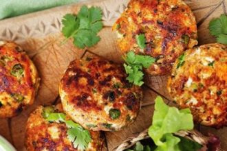 Κεφτεδάκια κοτόπουλου με σως γιαουρτιού