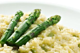 Ριζότο με σπαράγγια και μπρόκολο