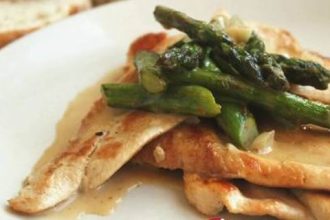 Κοτόπουλο με σπαράγγια και καρότο