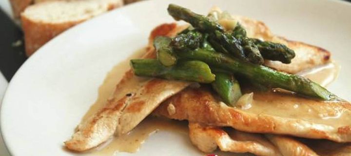 Κοτόπουλο με σπαράγγια και καρότο