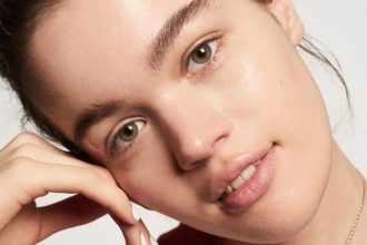 3 αποτελεσματικά tips για να διαρκέσει το foundation όλη μέρα